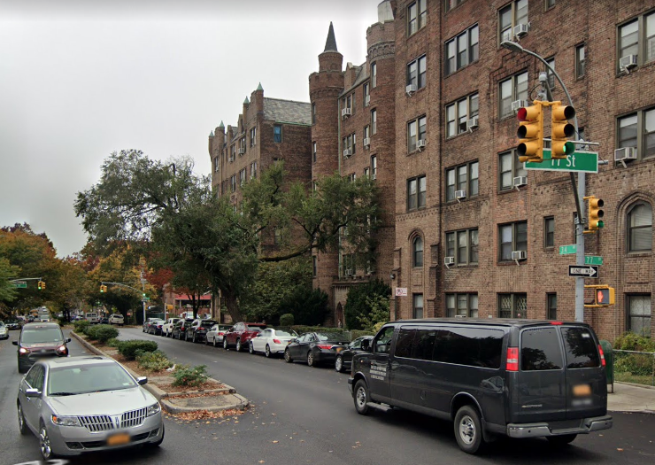 Short stretch in Jackson Heights closed to cars 1